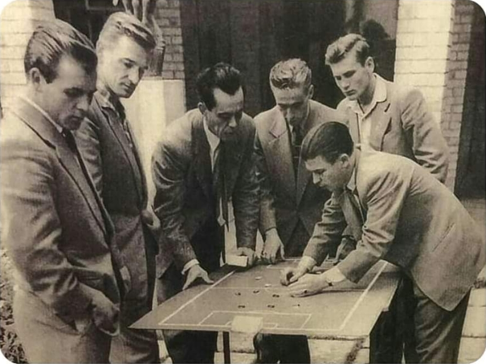 Imatge històrica del futbol botons a Catalunya